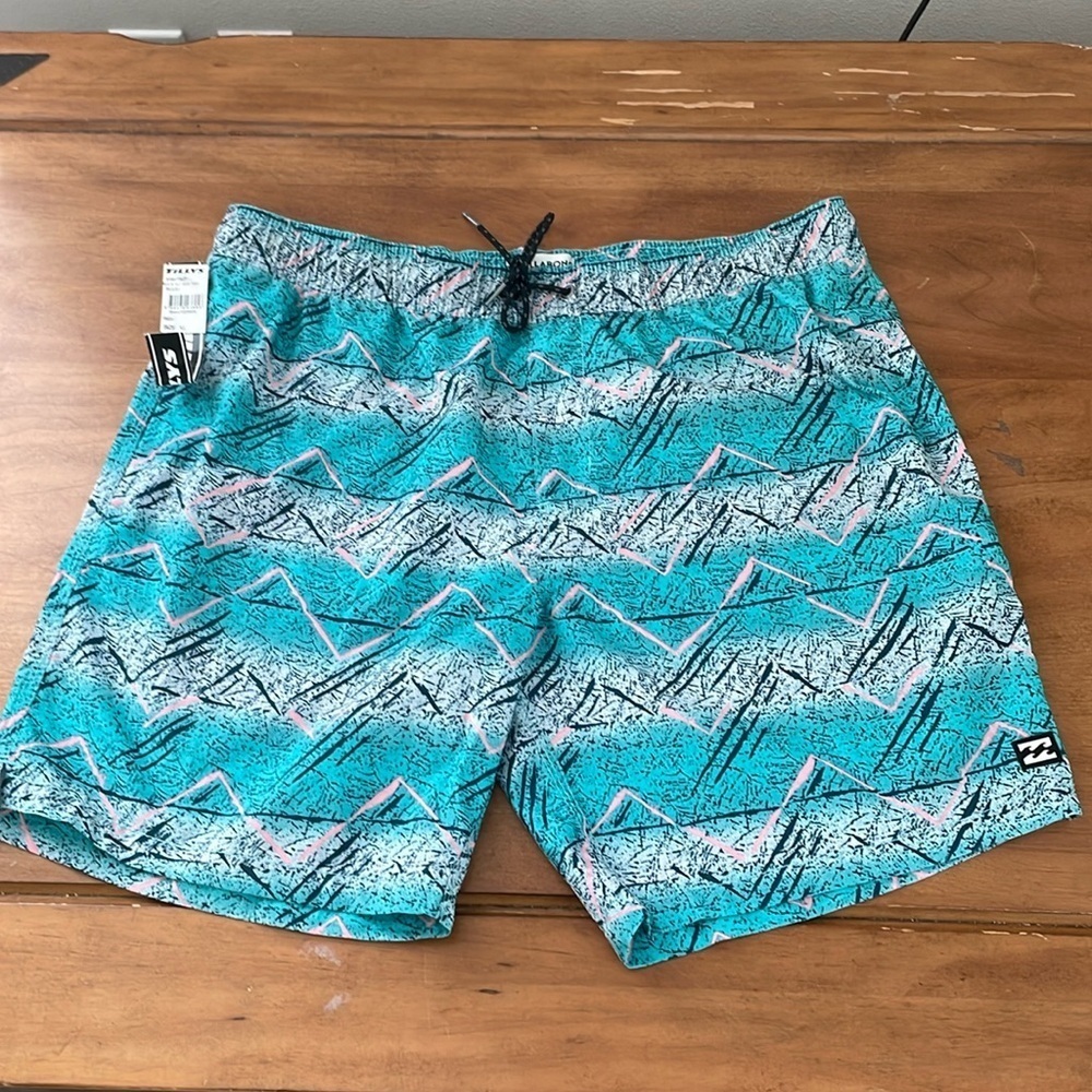 Billabong NWT LayBacks Board Shorts Size XL